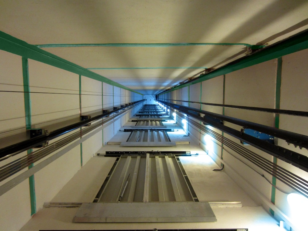 ساختمان‌های دارای موتورخانه در بالا (MR)